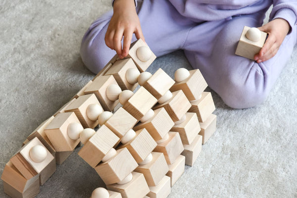 Konstruktionsspielzeug aus Holz für Kinder