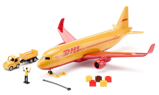 Siku DHL Frachtflugzeug 1702 mit Gepäckwagen, Einweiser und Frachtstücken