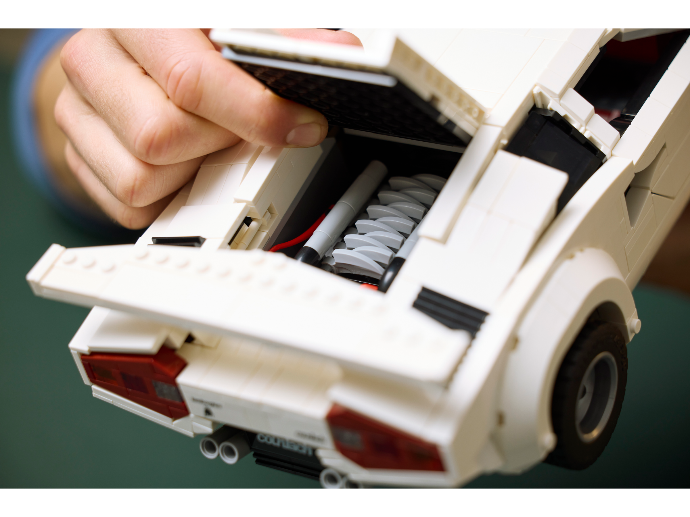 LEGO Icons Lamborghini Countach 5000 Quattrovalvole 10337 - Bild 8