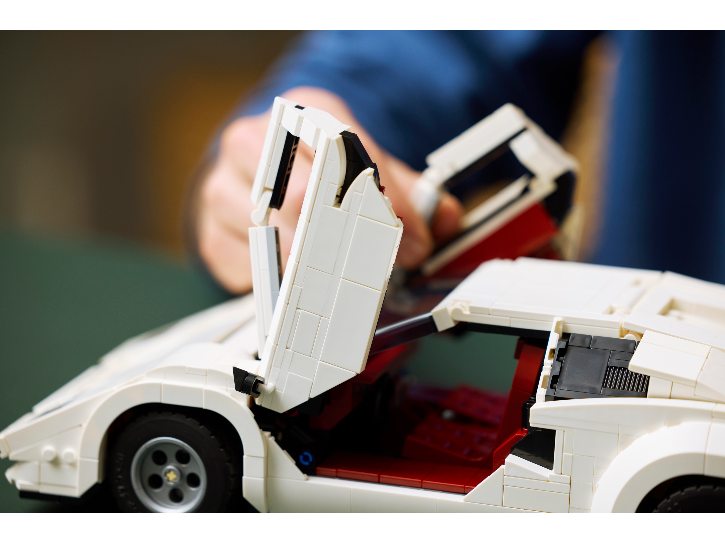 LEGO Icons Lamborghini Countach 5000 Quattrovalvole 10337 - Bild 6