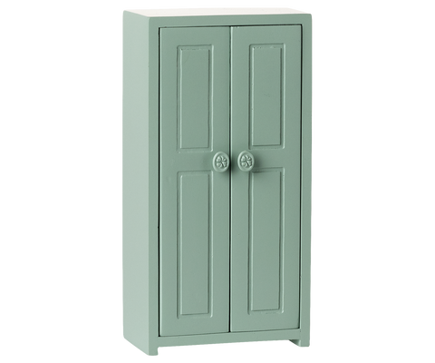 Kleiderschrank in Soft Blue mit zwei Türen, freigestellt