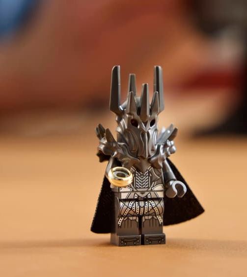 LEGO Icons 11373 Der Herr der Ringe: Saurons Helm - Bild 3