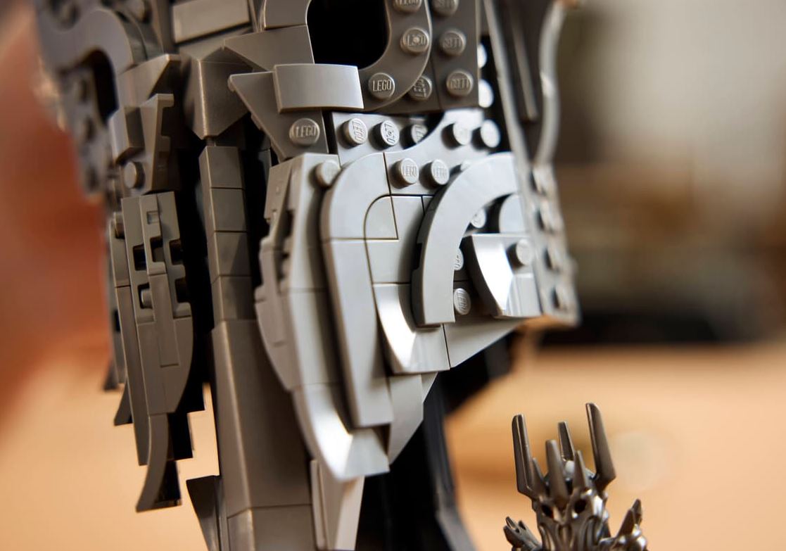 LEGO Icons 11373 Der Herr der Ringe: Saurons Helm - Bild 5