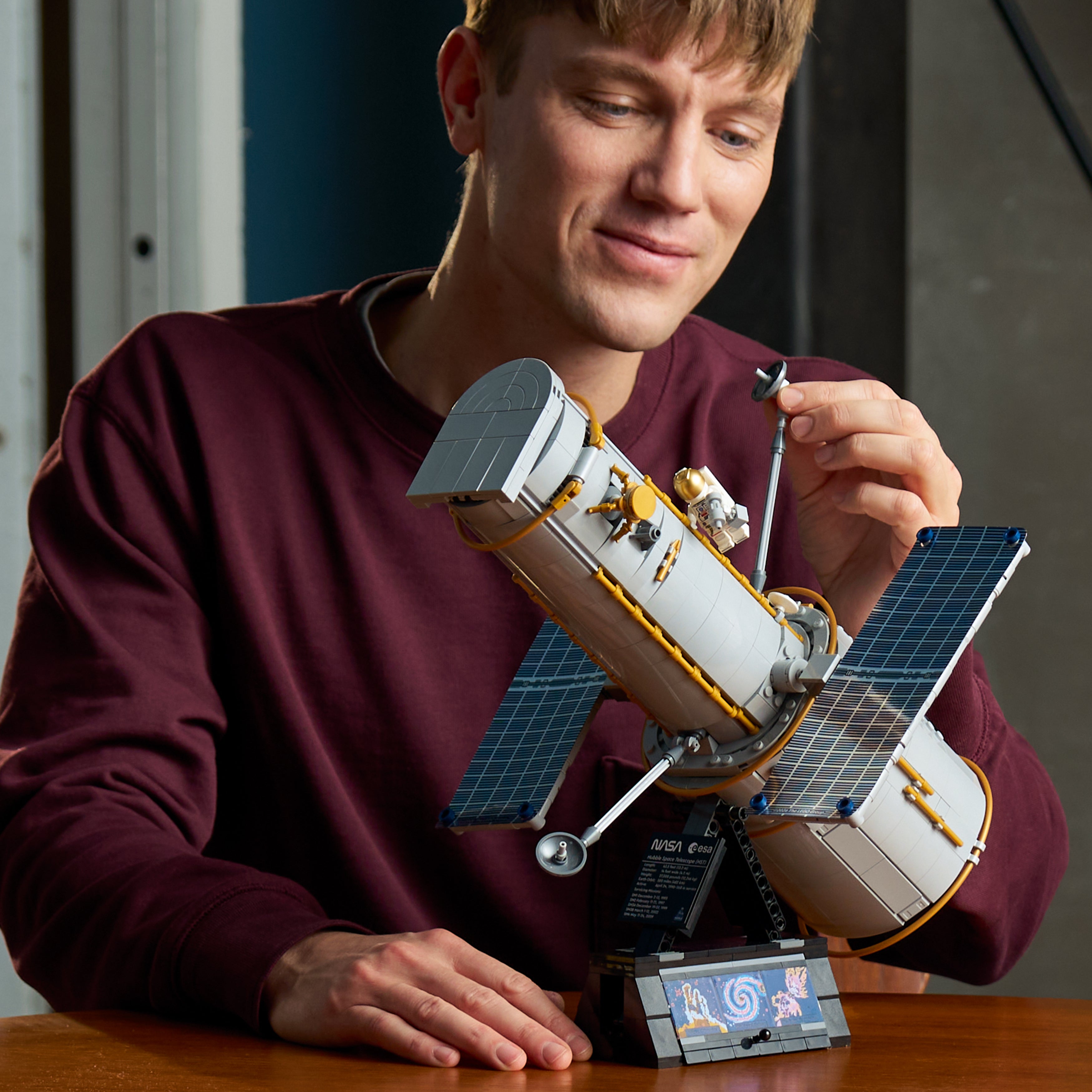 LEGO® Icons 11382 Hubble-Weltraumteleskop - Bild 8