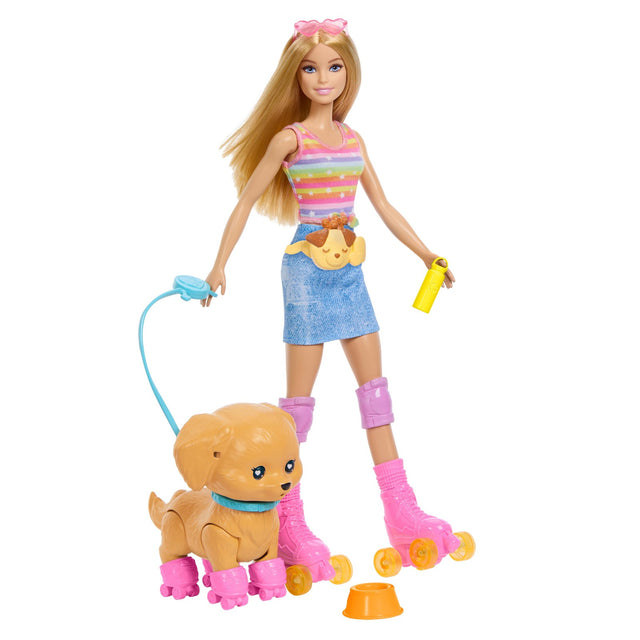 Barbie auf rosa Rollschuhen mit Hündchen an der Leine, das ebenfalls Rollschuhe trägt