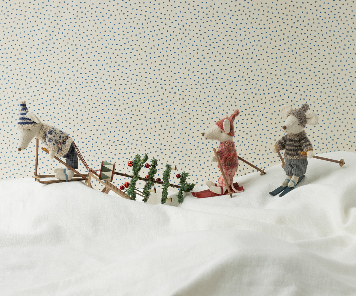 Maileg Wintermaus mit Ski-Set – Papa, Blau - Bild 2