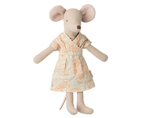 Mama-Maus im geblümten Kleid, freigestellt