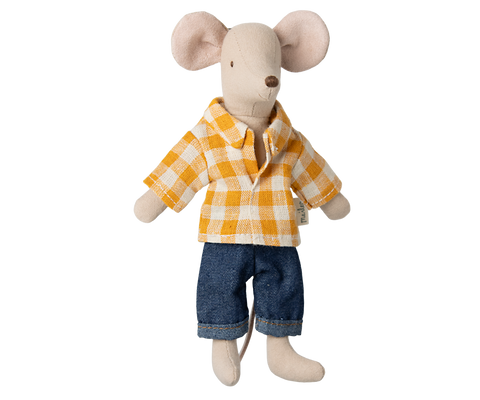 Papa-Maus im gelben Karohemd und in Jeans, freigestellt