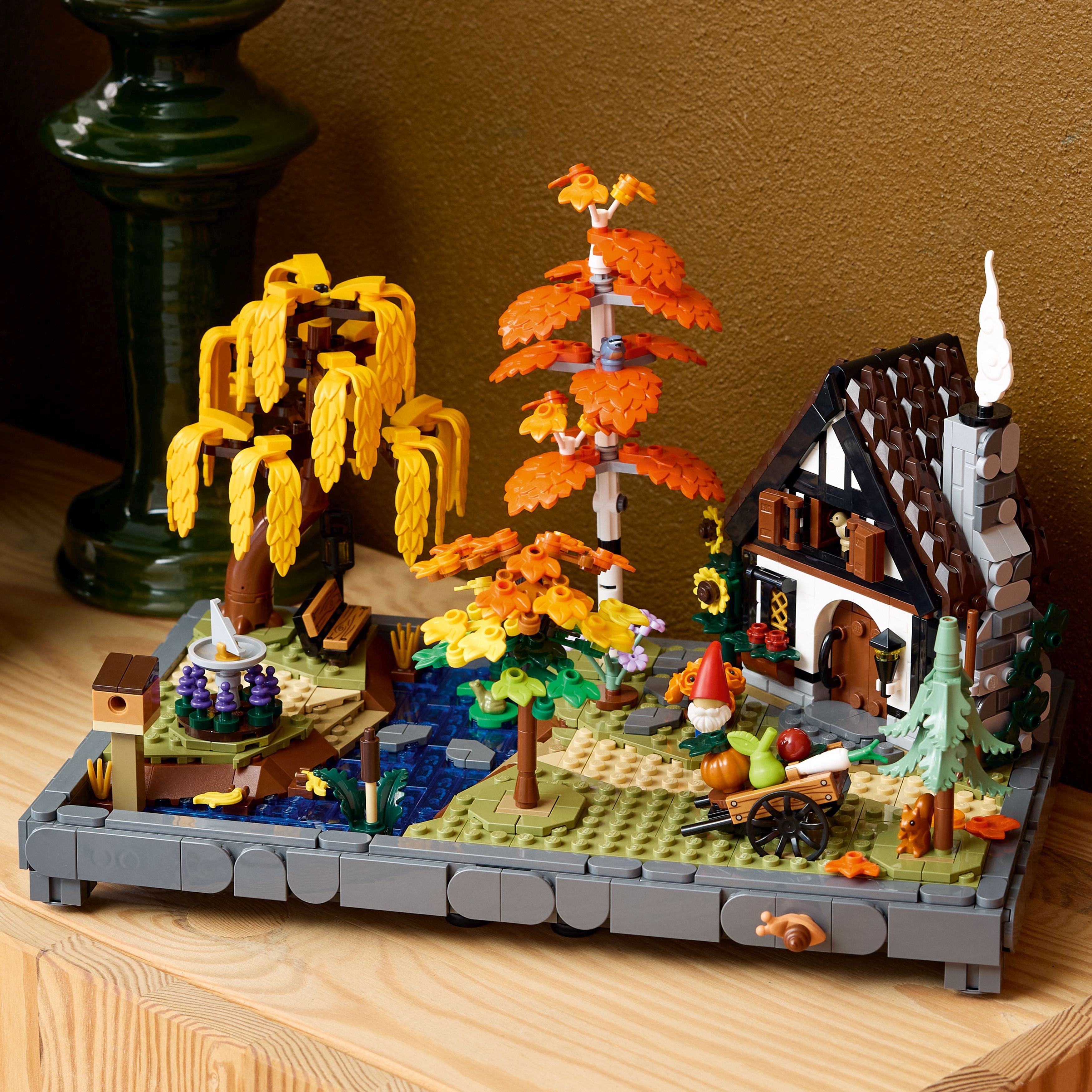 LEGO Icons 11372 Herbstlicher Landhausgarten - Bild 7
