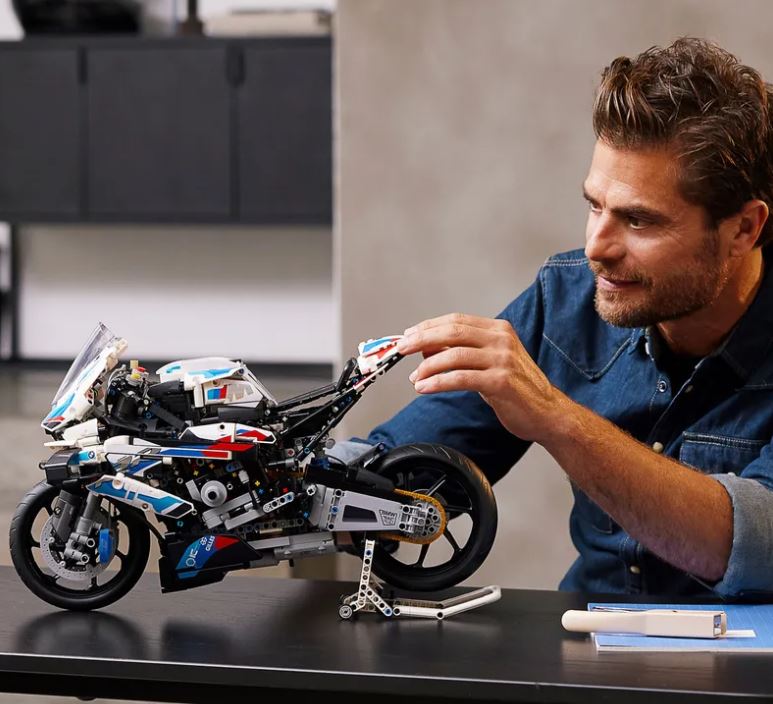 LEGO Technic BMW M 1000 RR 42130 - Bild 5