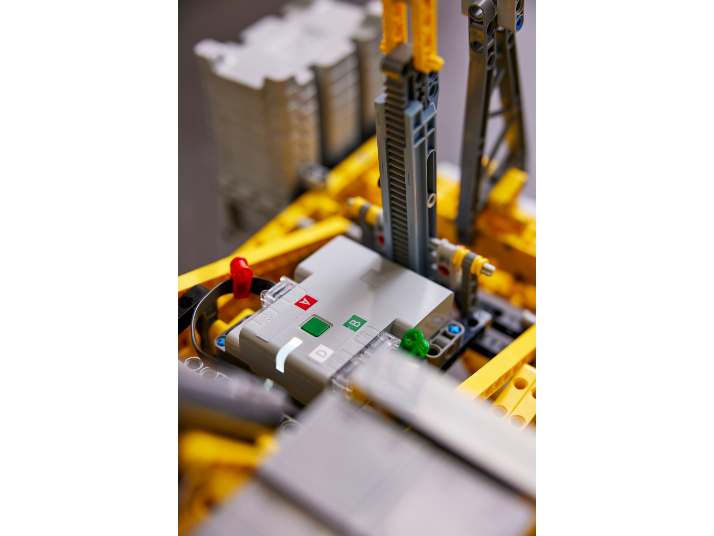 LEGO Liebherr LR 13000 Raupenkran 42146 - Bild 3