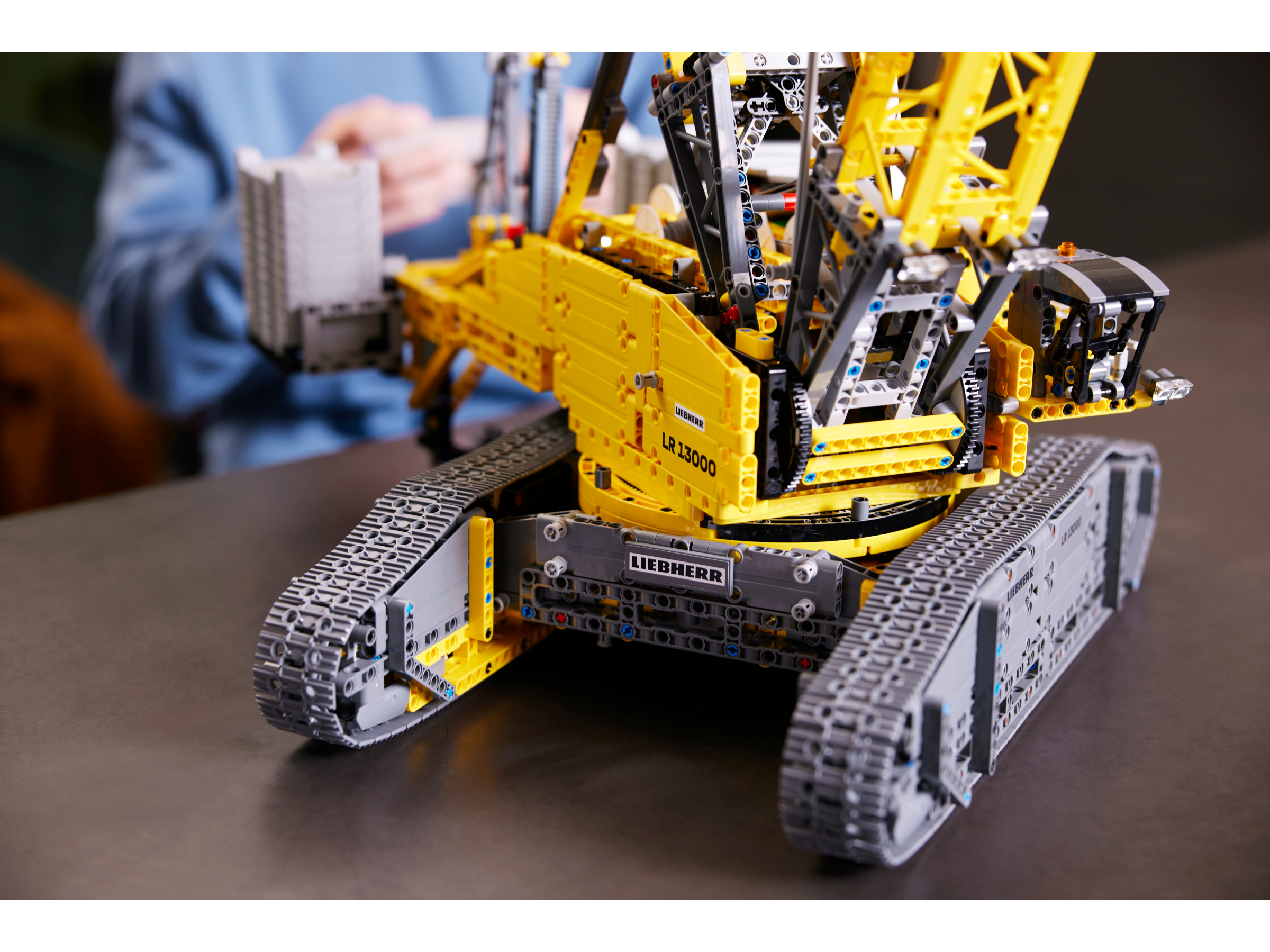 LEGO Liebherr LR 13000 Raupenkran 42146 - Bild 5