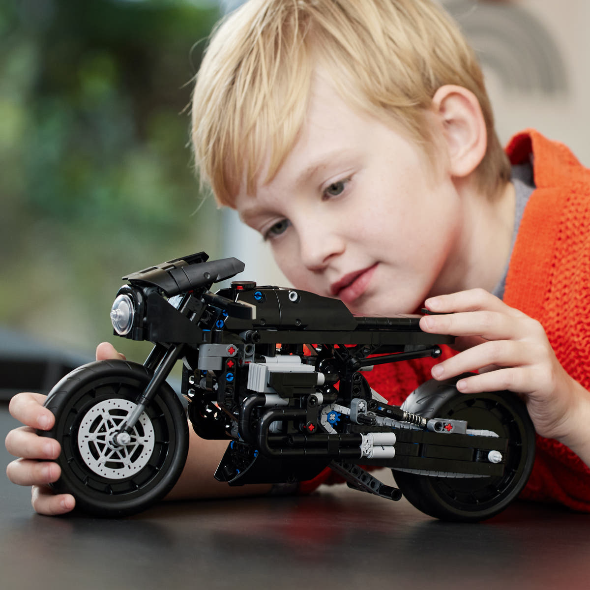 LEGO Technic The Batman Batcycle 42155 - Bild 5