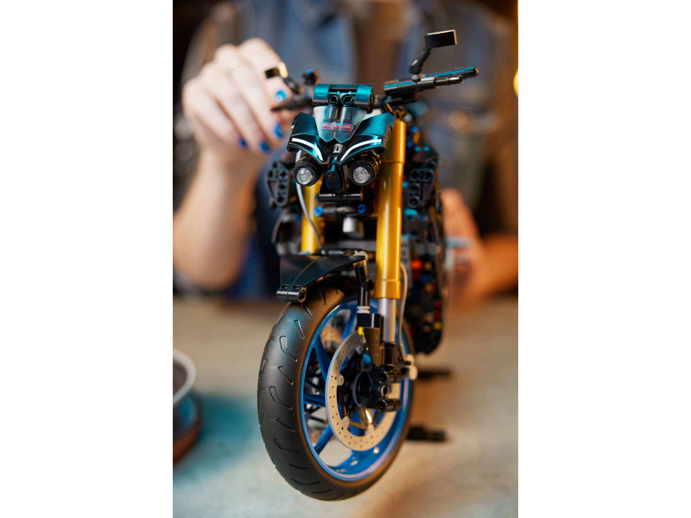 LEGO Yamaha MT-10 SP 42159 - Bild 7