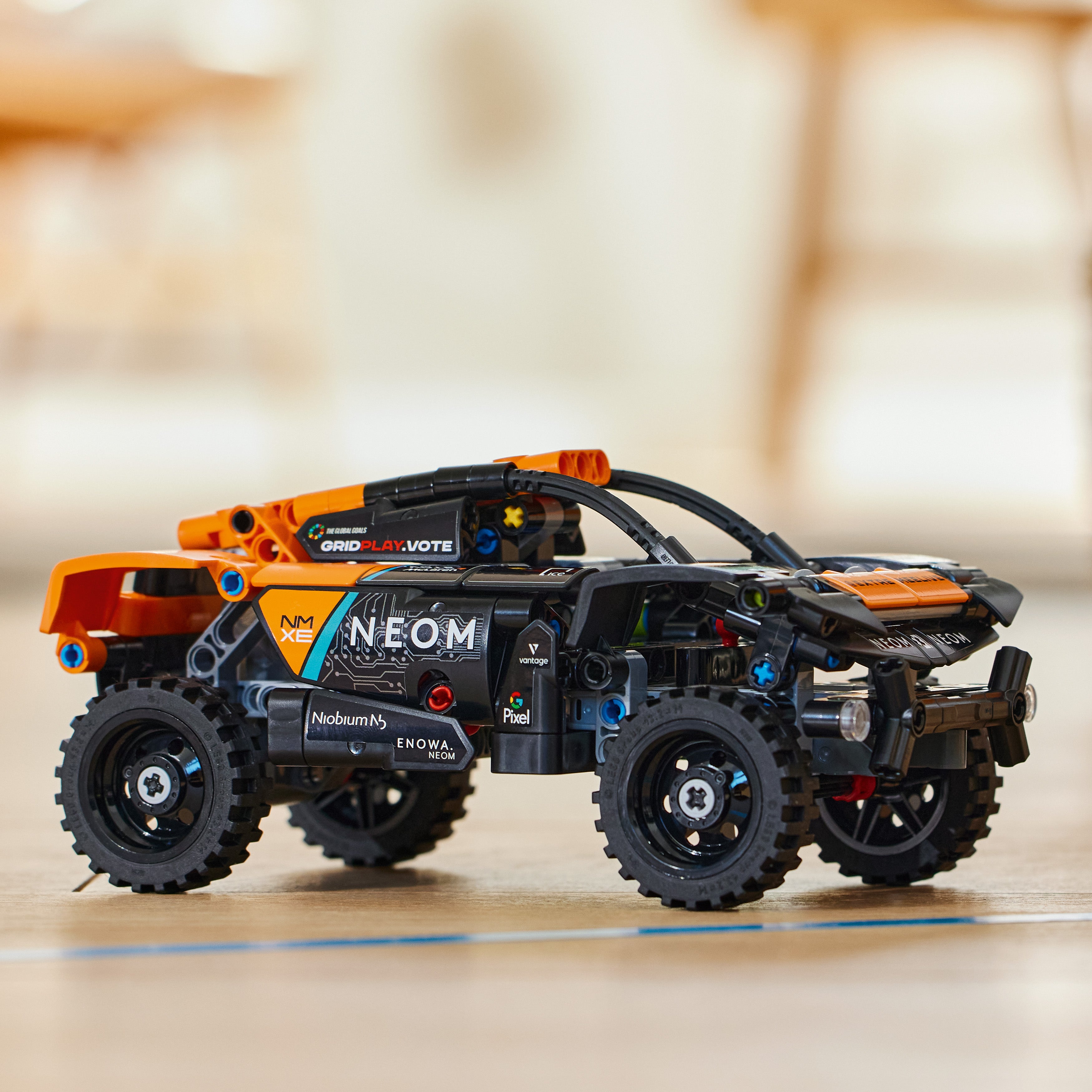 LEGO Technic NEOM McLaren Extreme E race Car 42166 - Bild 6
