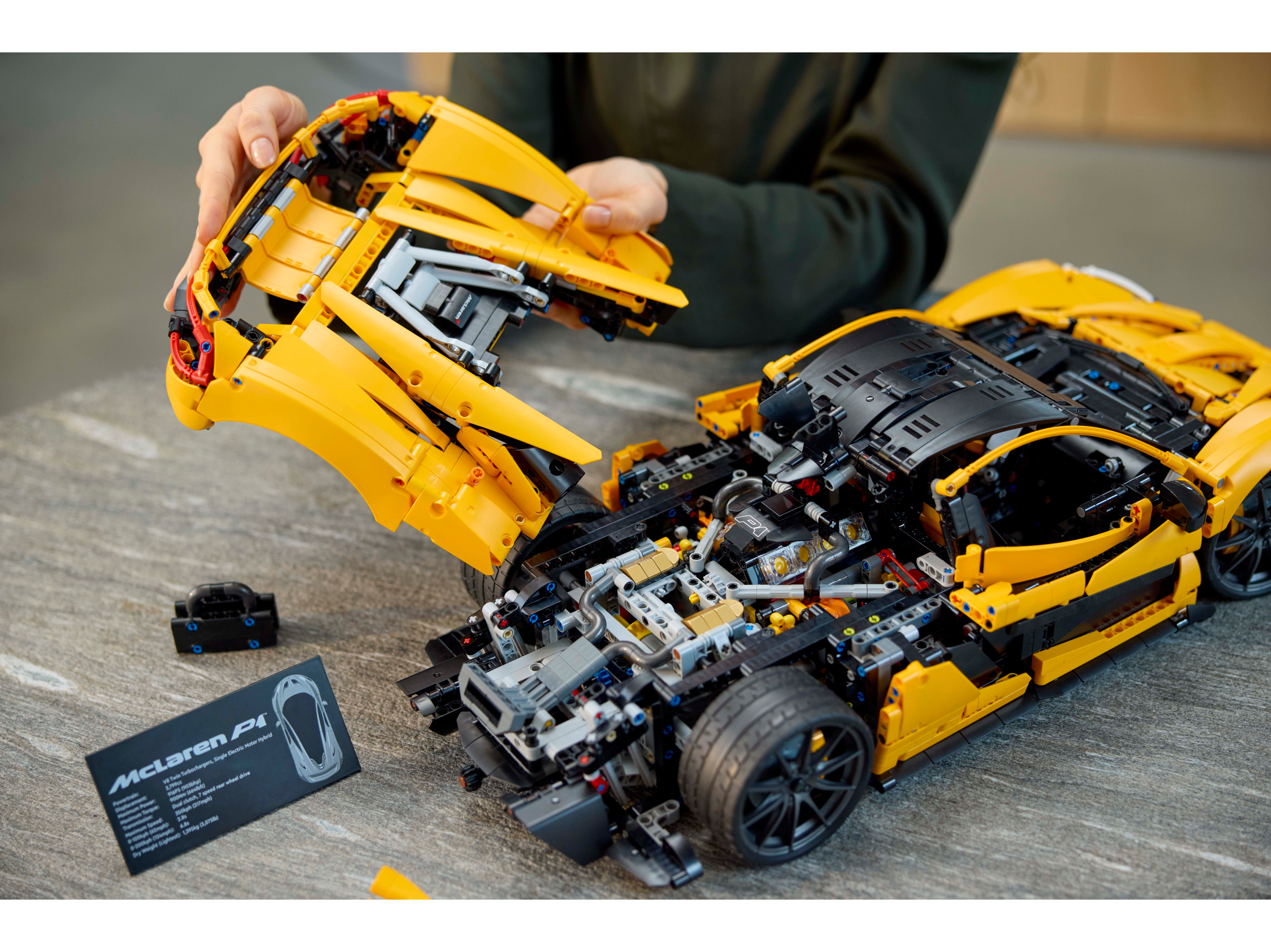 LEGO Technic McLaren P1™  42172 - Bild 3
