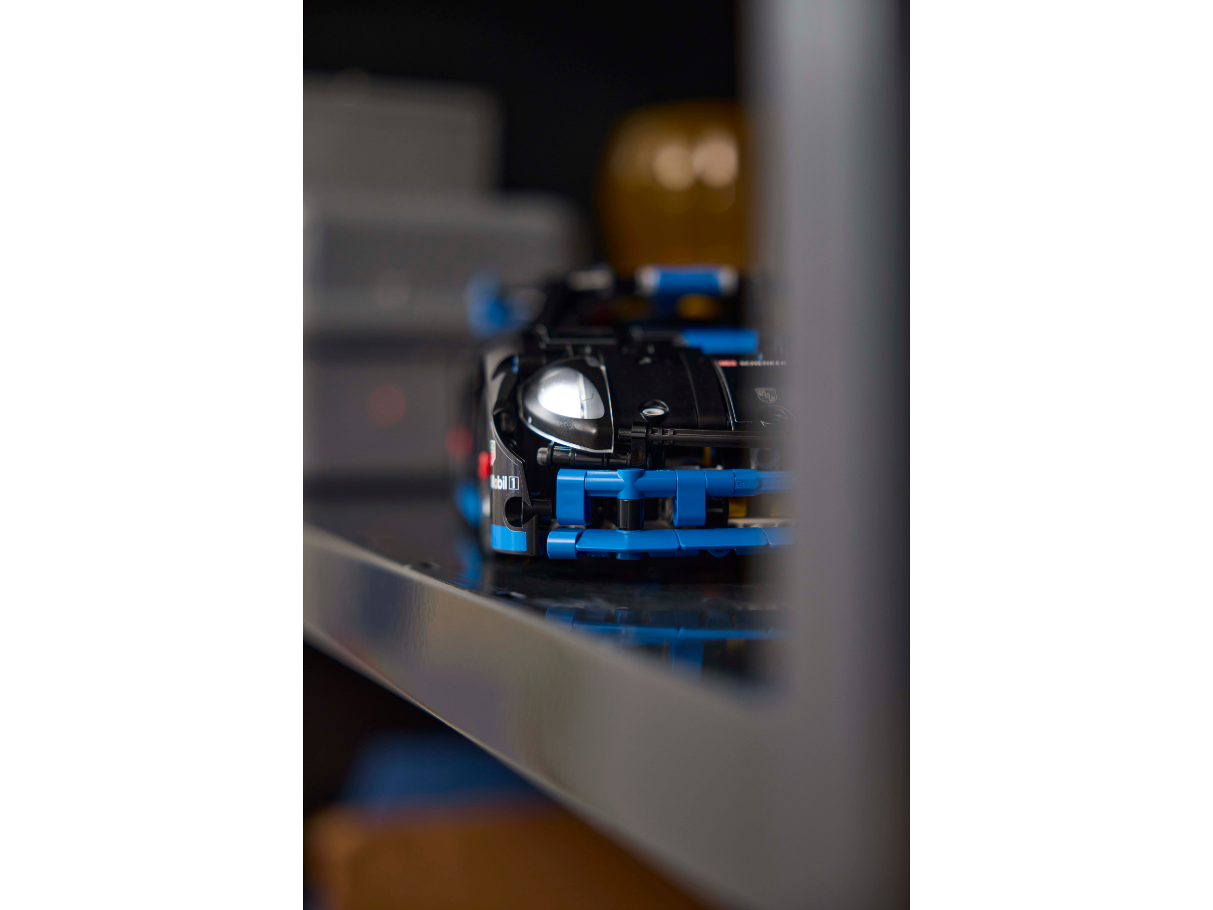 LEGO Technic Porsche GT4 e-Performance Rennwagen 42176 - Bild 5