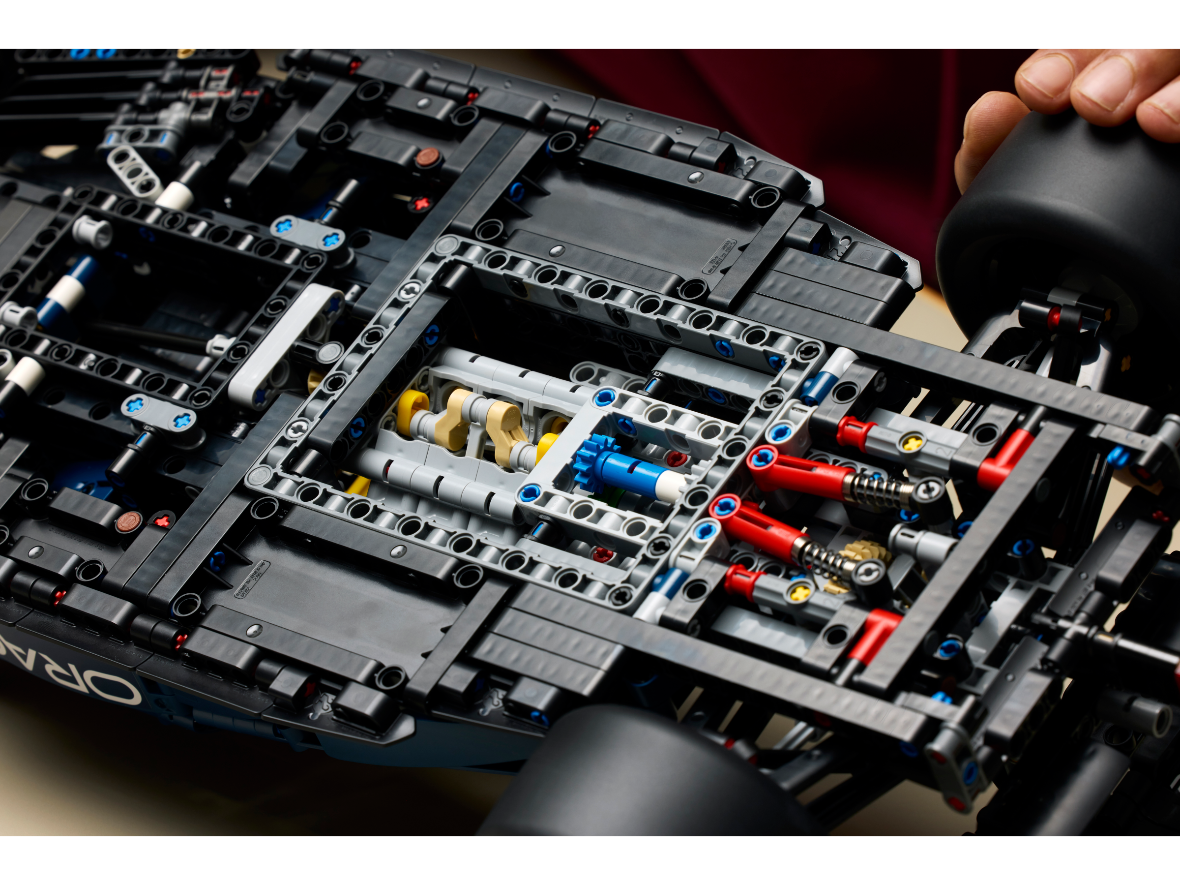 LEGO Technic Oracle Red Bull Racing RB20 F1  42206 - Bild 6
