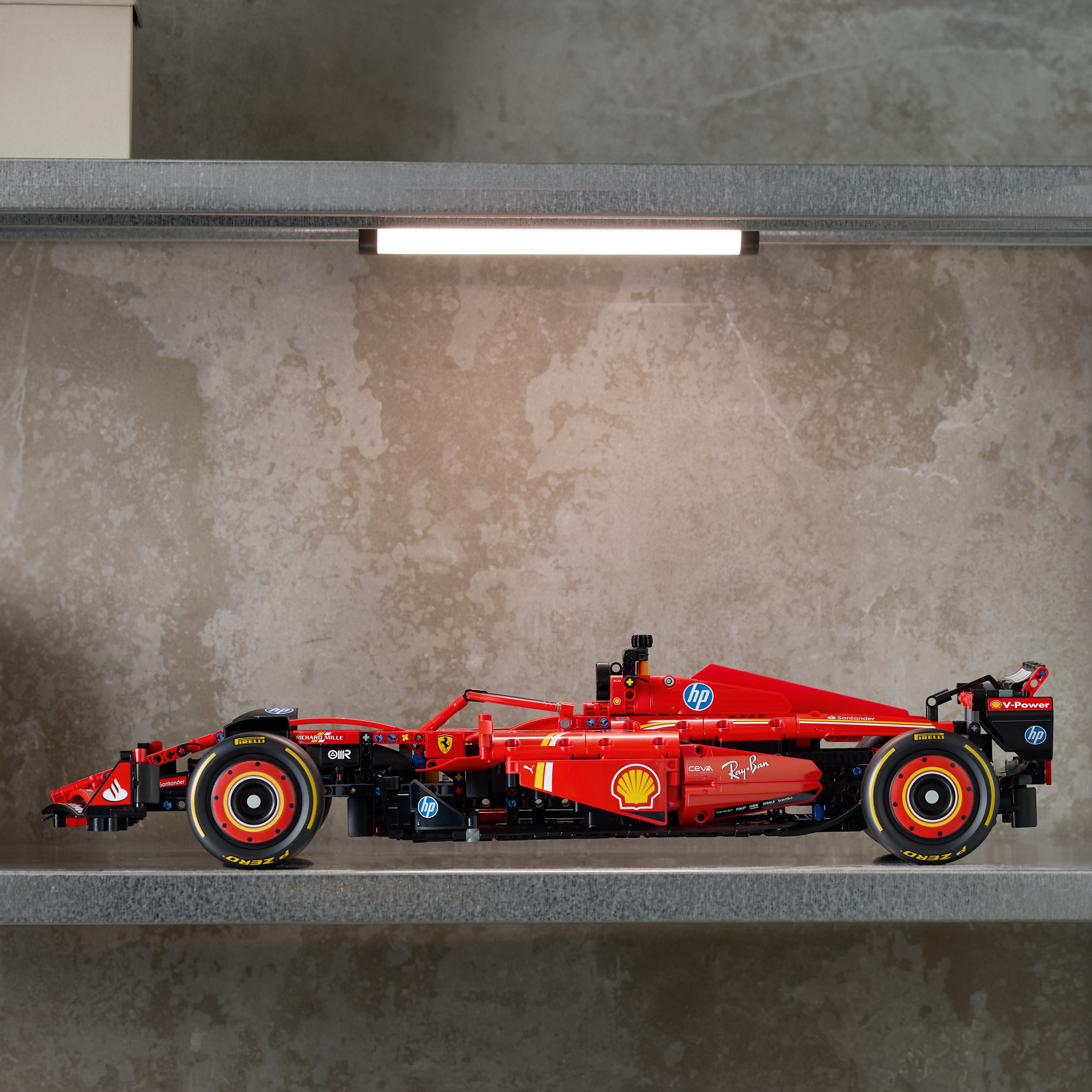 LEGO Technic Ferrari SF-24 F1 Rennauto 42207 - Bild 5