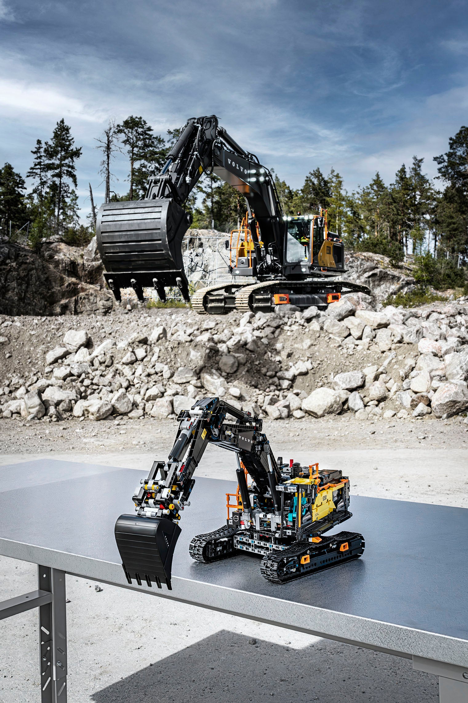 LEGO Technic Volvo EC500 Hybrid Bagger 42215 - Bild 9