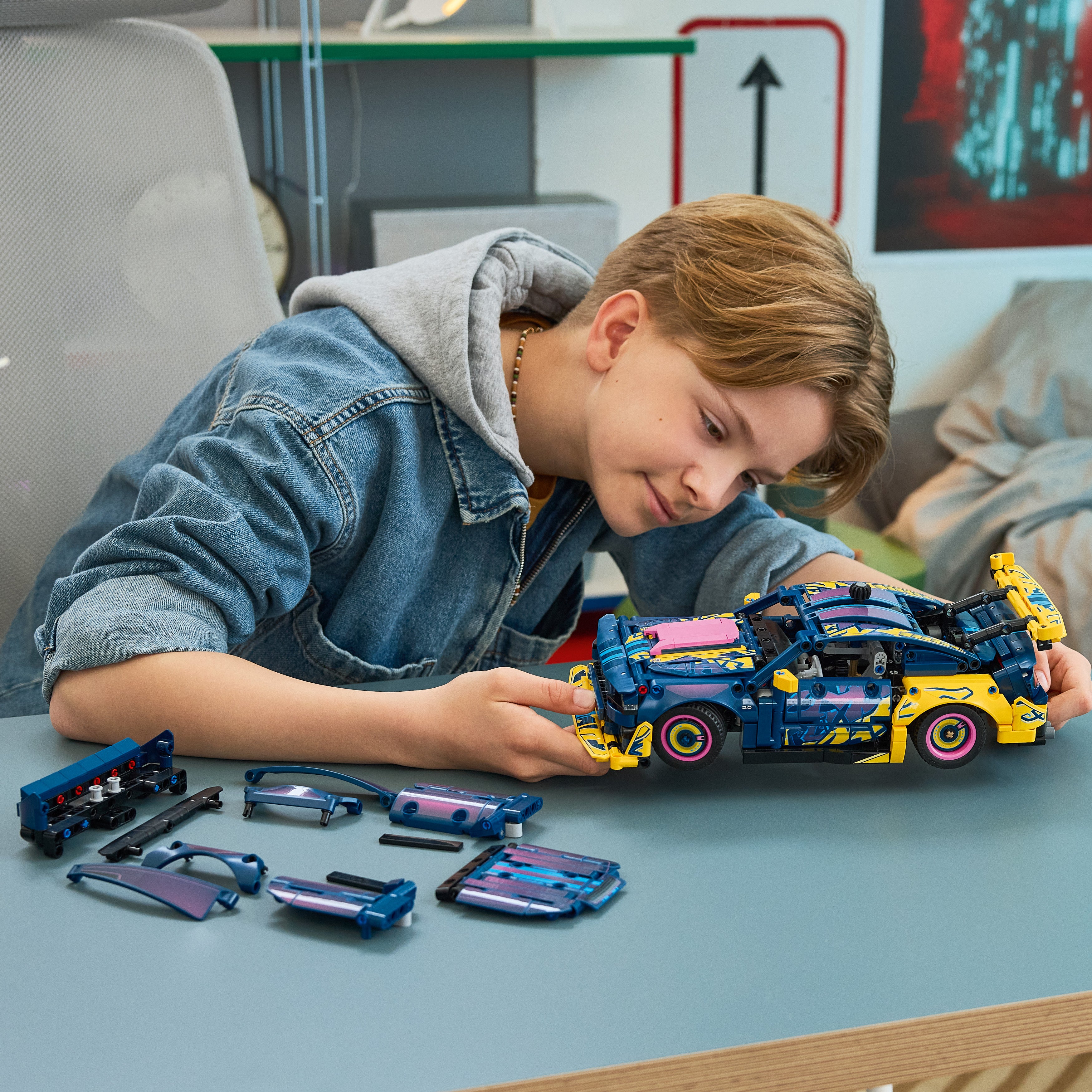 LEGO® Technic 42236 Custom Garage Ford Mustang GT - Bild 9