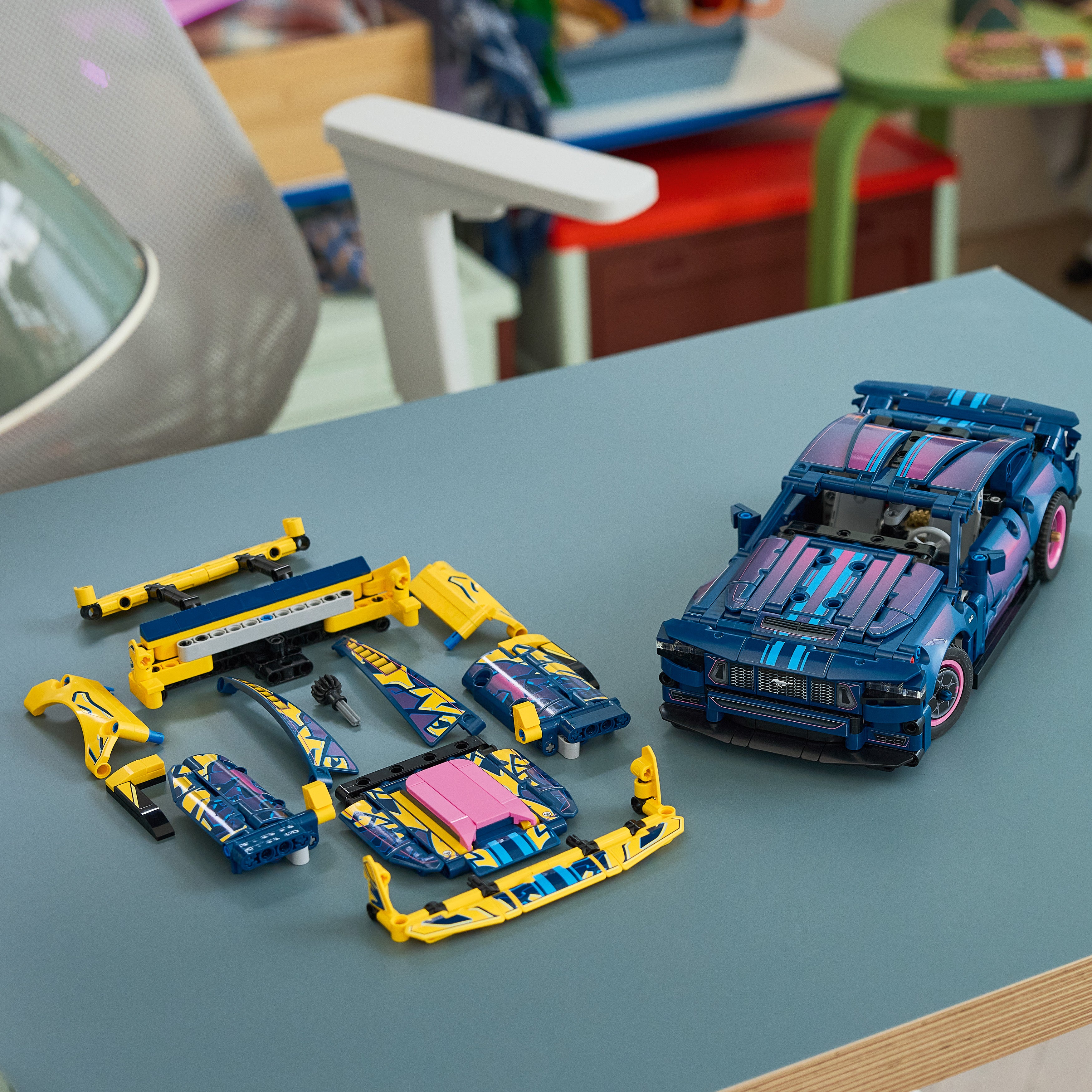 LEGO® Technic 42236 Custom Garage Ford Mustang GT - Bild 10