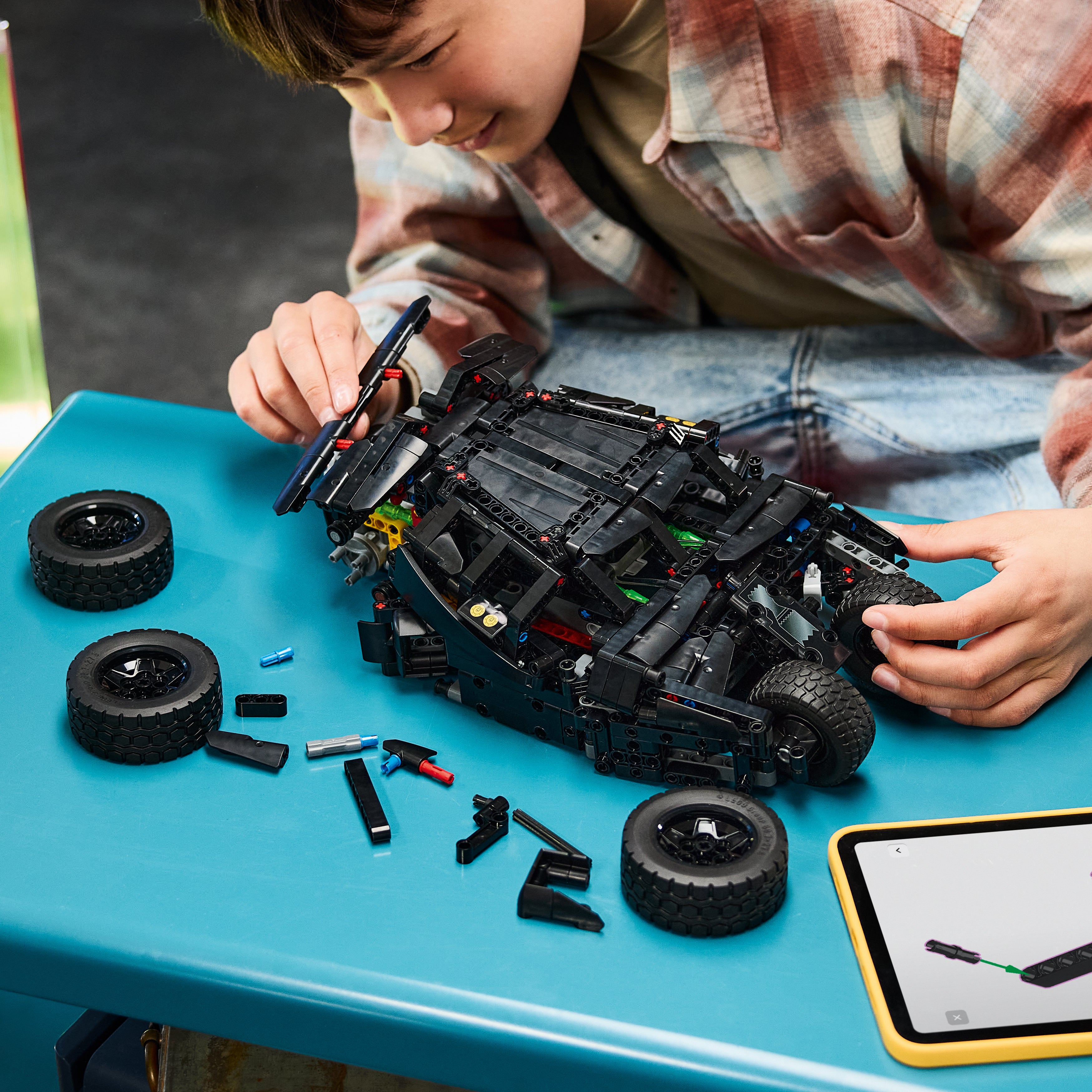 LEGO® Technic 42239 Batmobile Tumbler - Bild 5