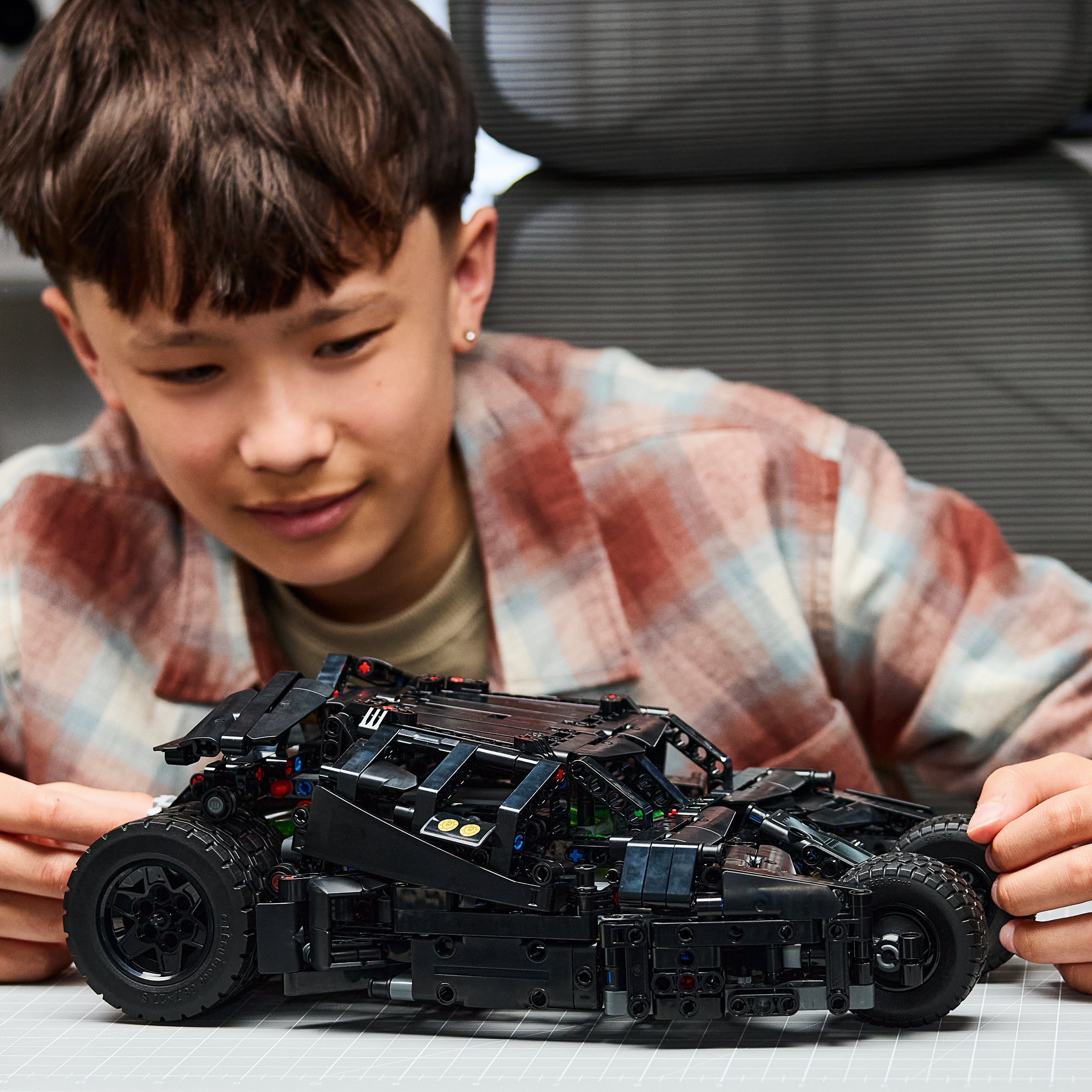 LEGO® Technic 42239 Batmobile Tumbler - Bild 7