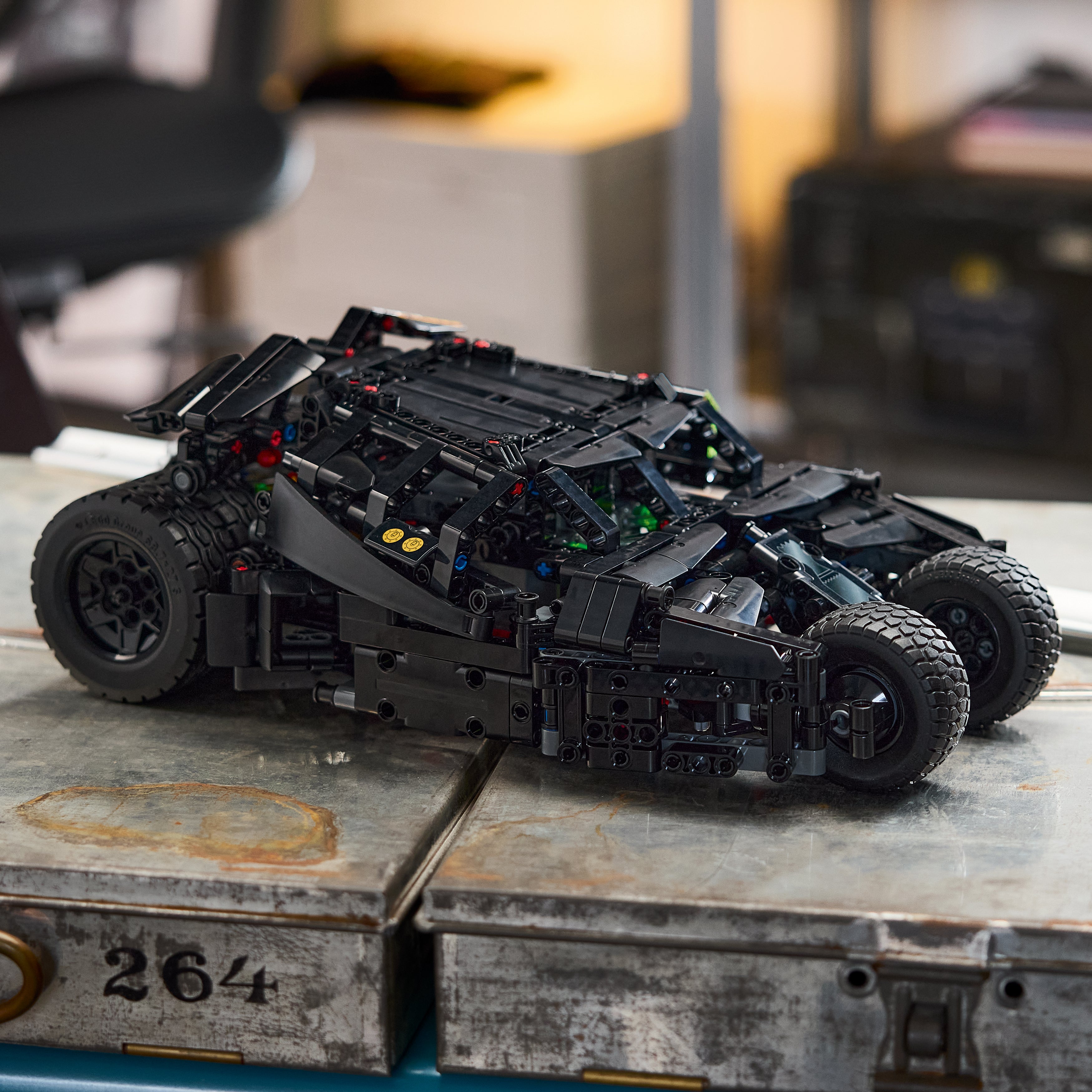 LEGO® Technic 42239 Batmobile Tumbler - Bild 6