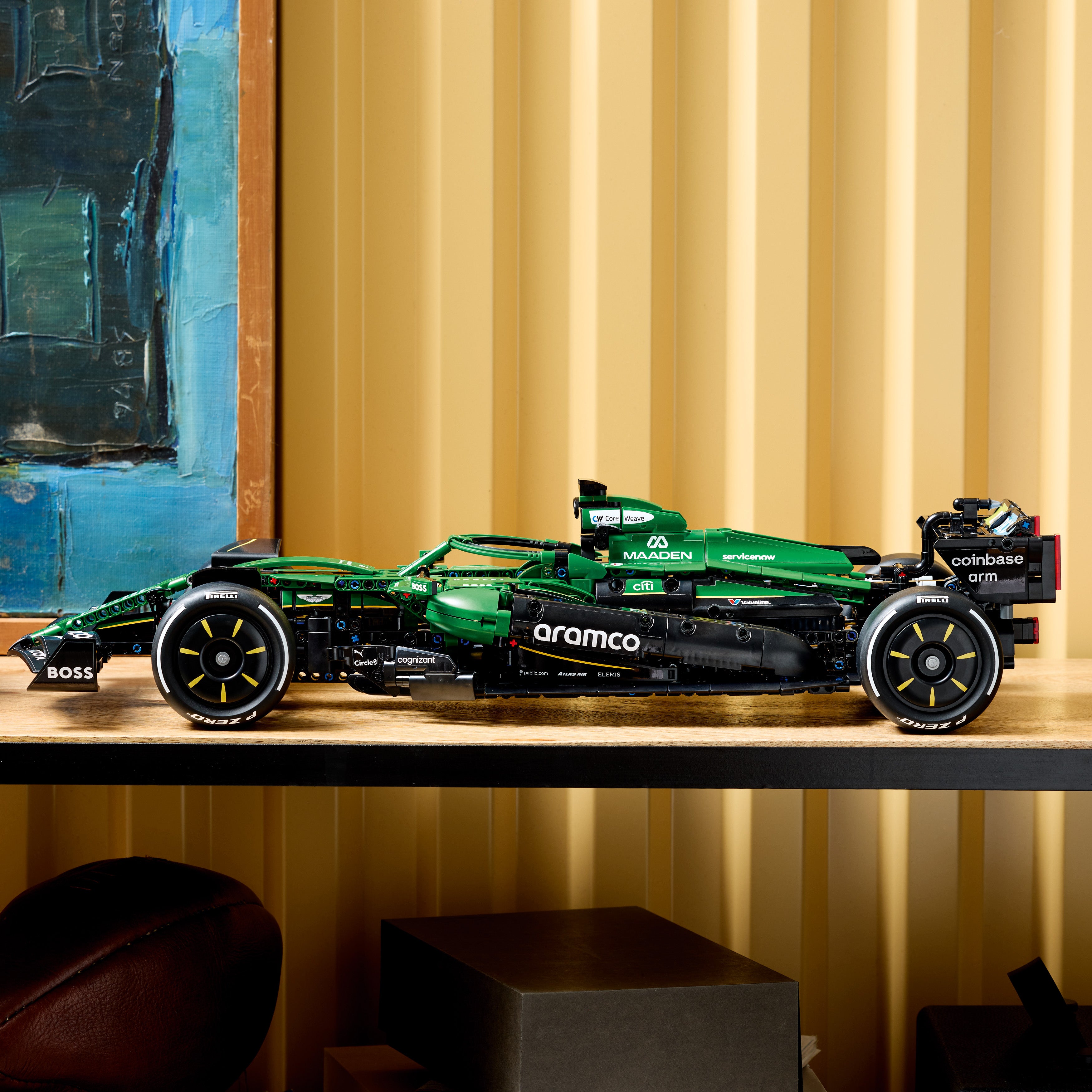 LEGO Technic Aston Martin Aramco AMR25 F1 Auto 42240 - Bild 9