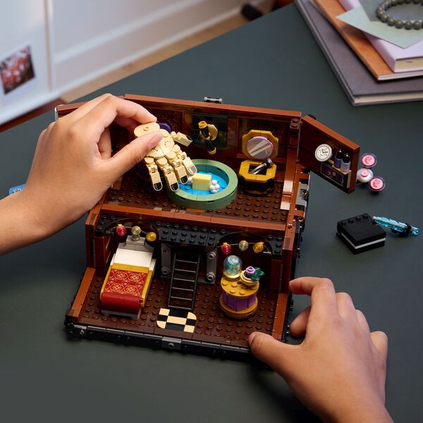 LEGO Wednesday Die Wohnung des Eiskalten Händchens 76785 - Bild 6