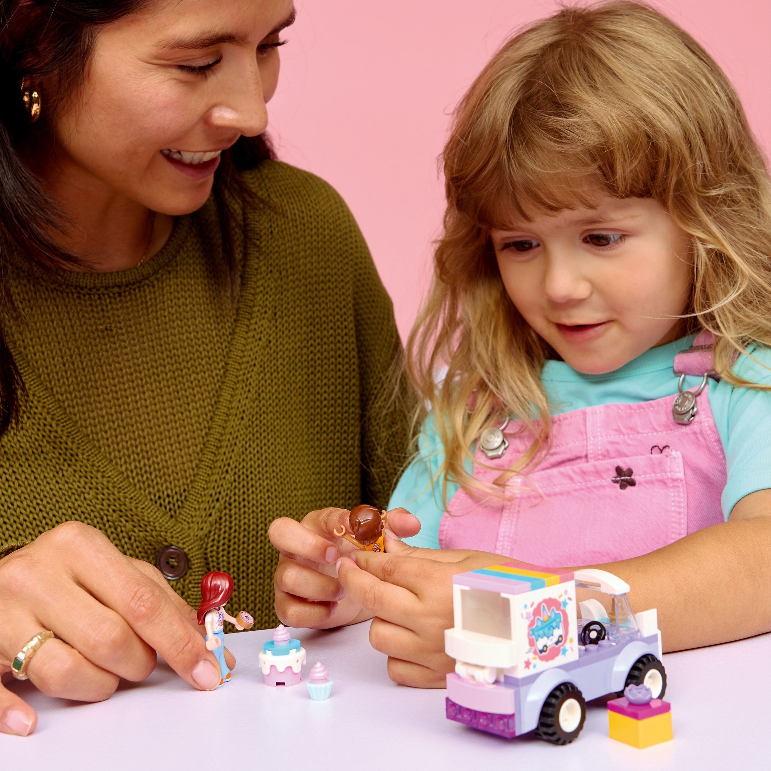 LEGO Friends Einhorn-Kuchenlieferwagen 42675 - Bild 4