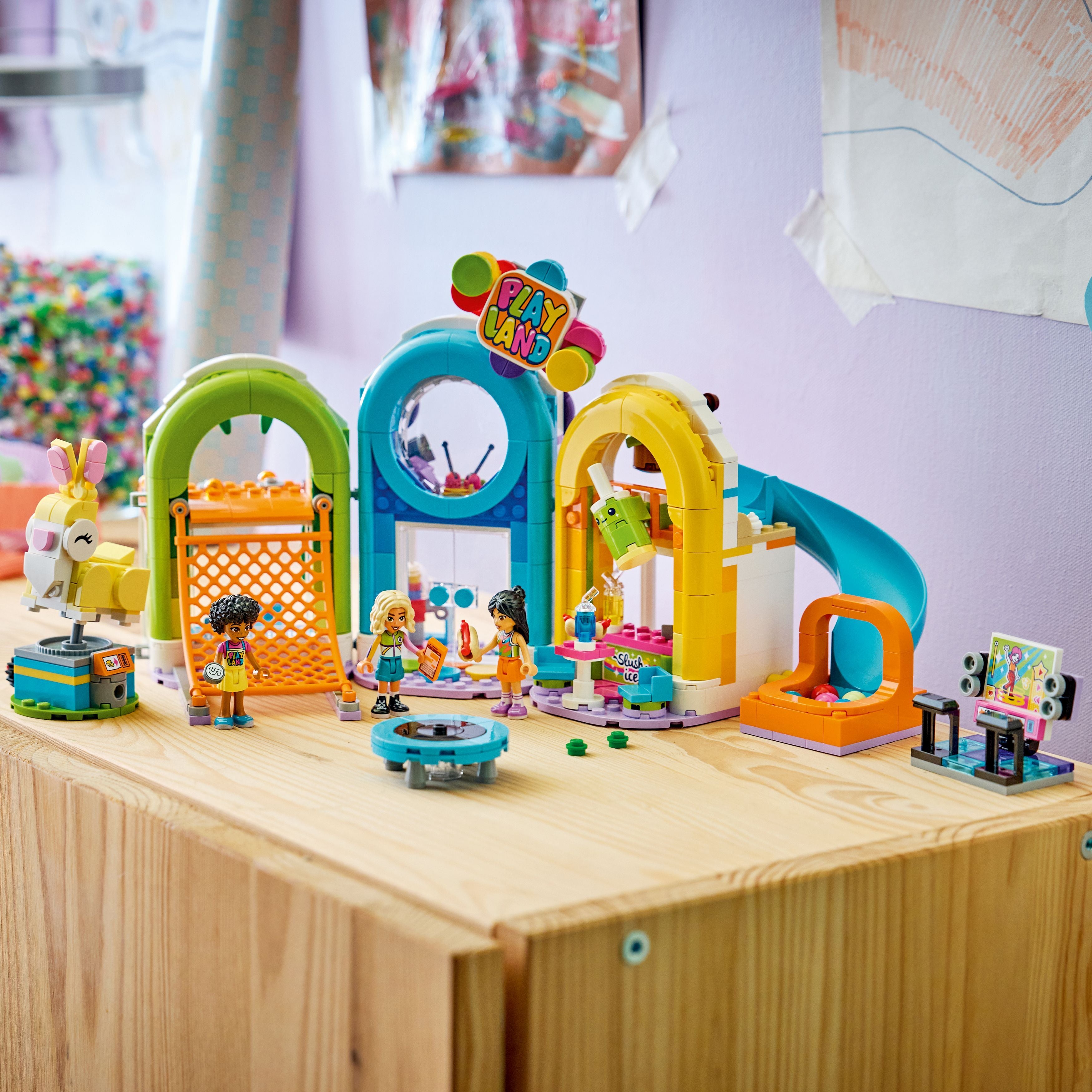 LEGO Friends Cooler Indoor-Spielplatz 42686 - Bild 7