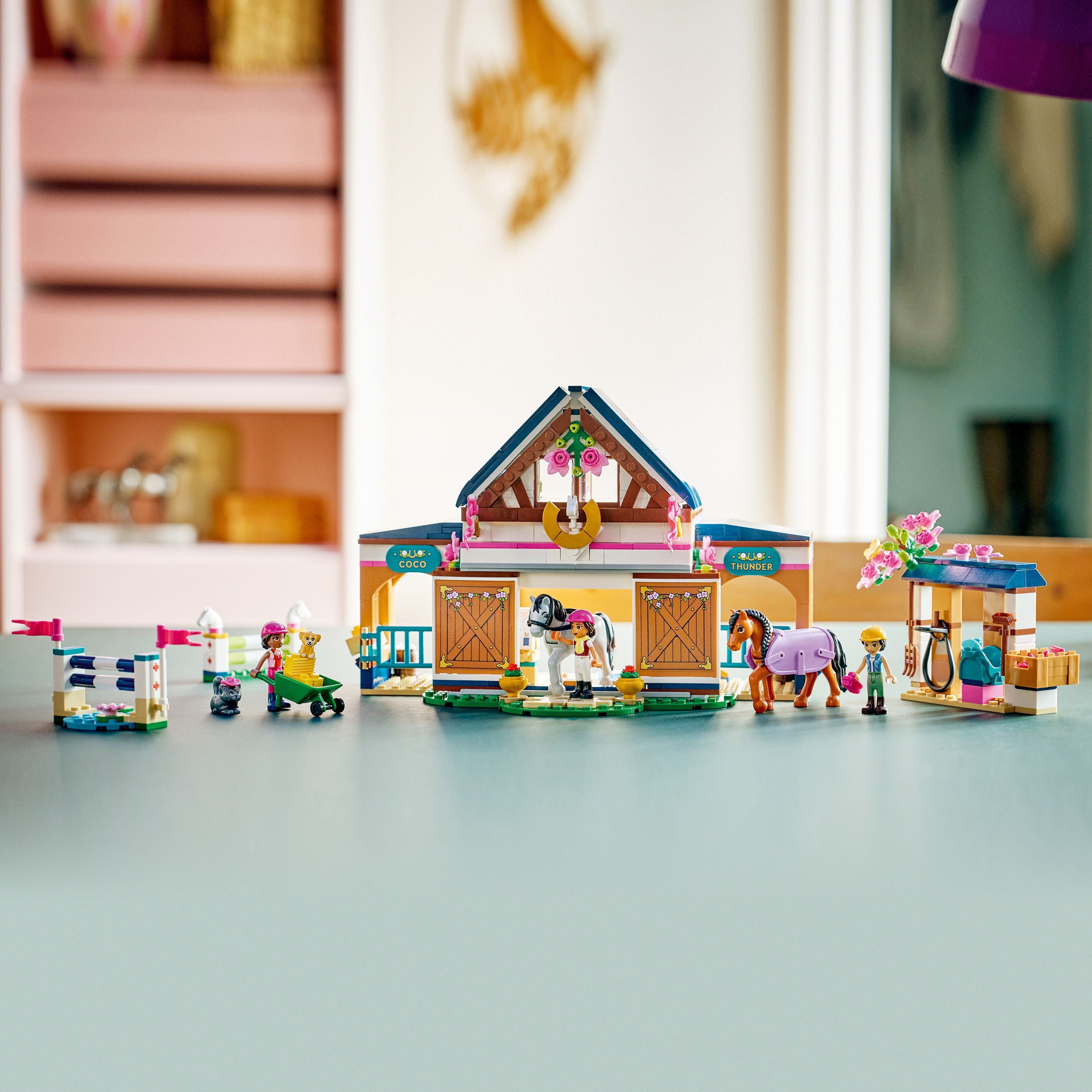 LEGO Friends Pferdestall und Reitschule 42688 - Bild 6