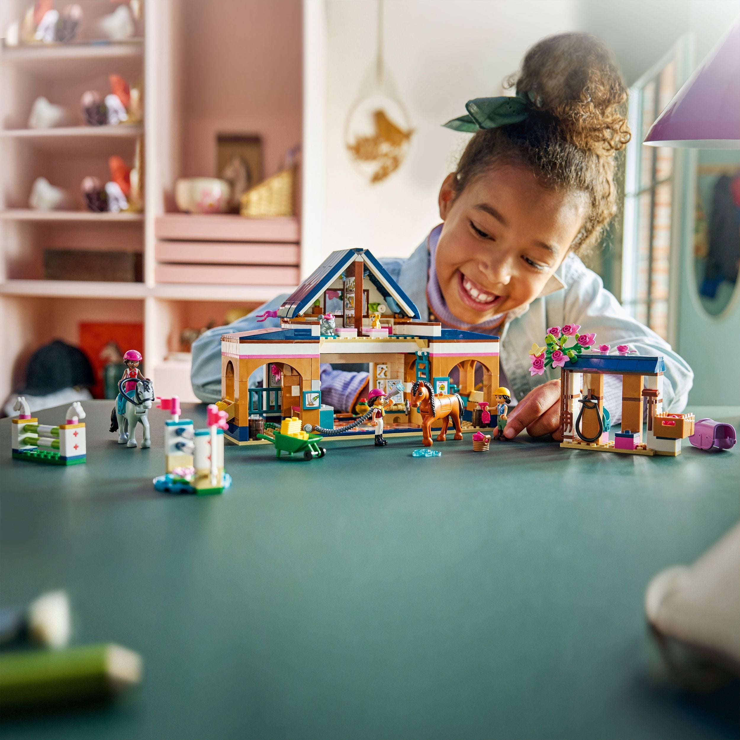 LEGO Friends Pferdestall und Reitschule 42688 - Bild 7