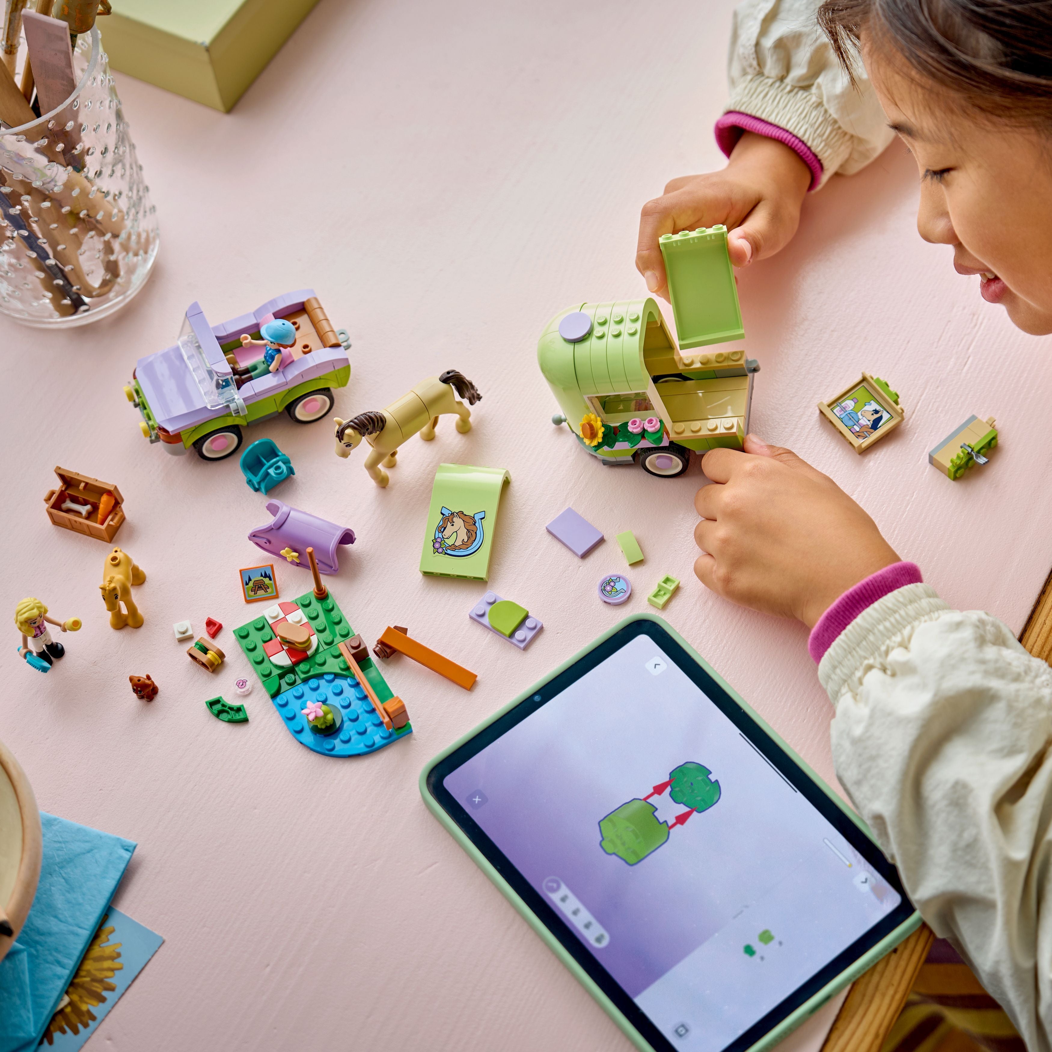 LEGO Friends Pferd und Fohlen mit Pferdeanhänger 42695 - Bild 8