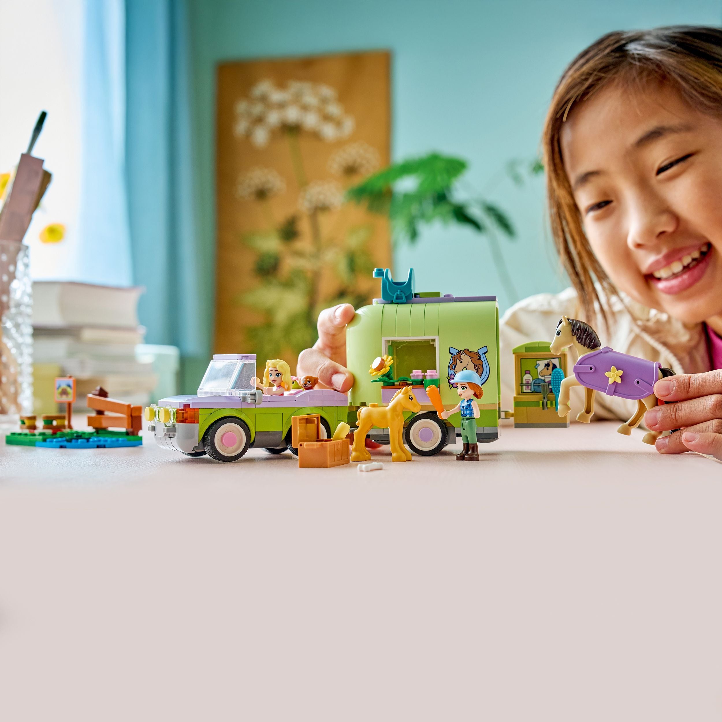 LEGO Friends Pferd und Fohlen mit Pferdeanhänger 42695 - Bild 6