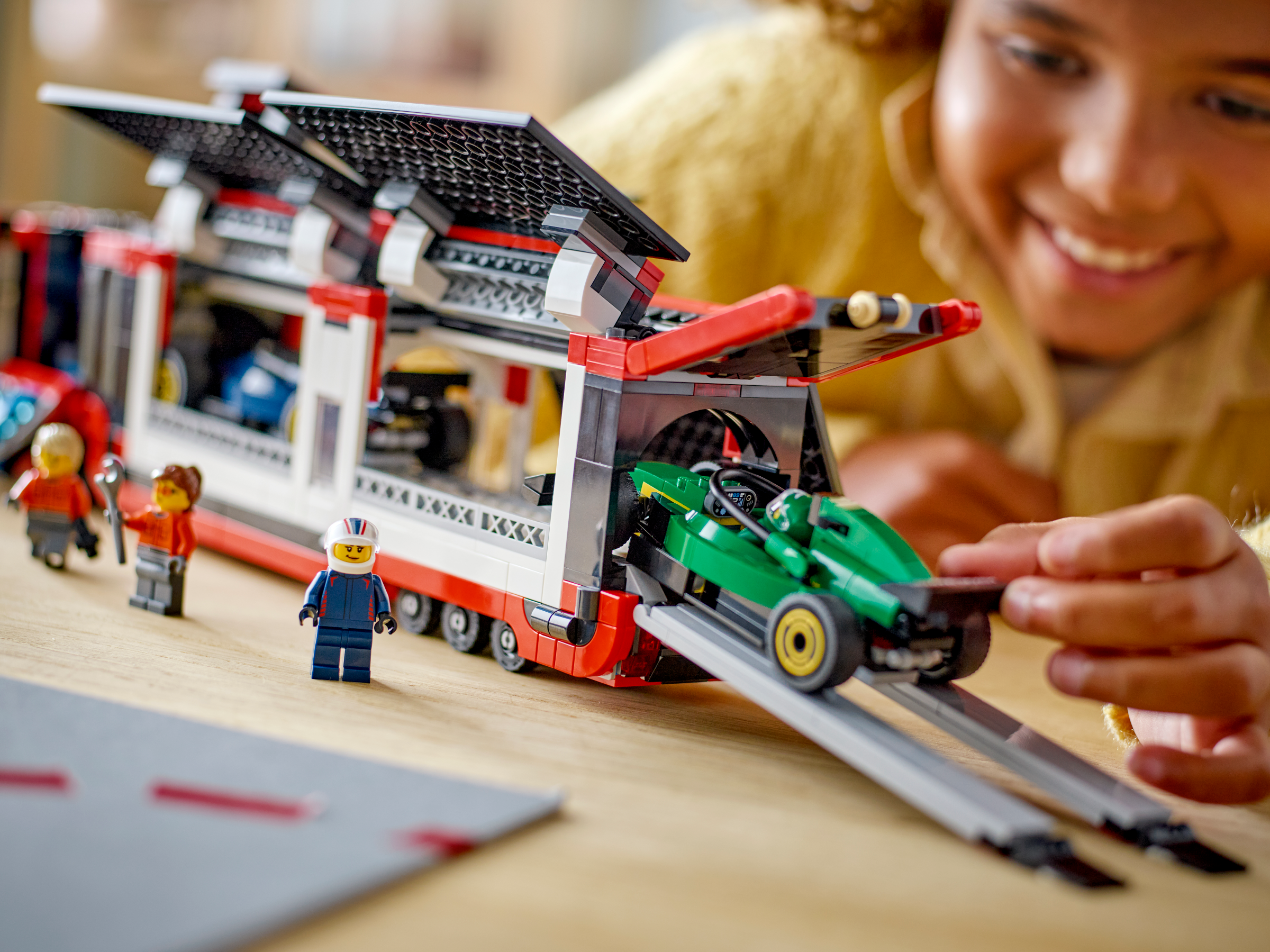 LEGO City F1® Transporter mit RB20 & AMR24 F1® Rennautos 60445 - Bild 7