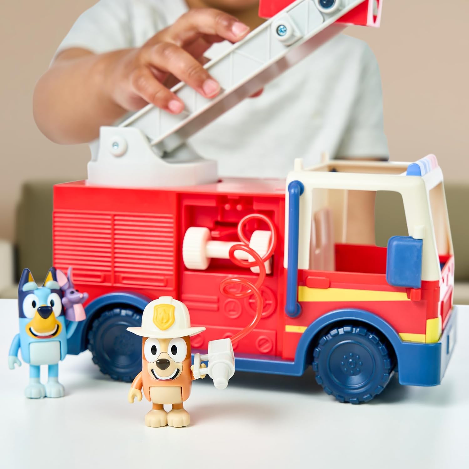 BLUEY Feuerwehrauto mit 3 Figuren - Bild 3