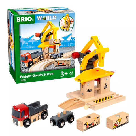 BRIO Frachtverladestation 33280 mit Lastwagen und Fracht vor der Verpackung