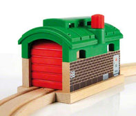 Brio Lokschuppen mit Rolltor 33574