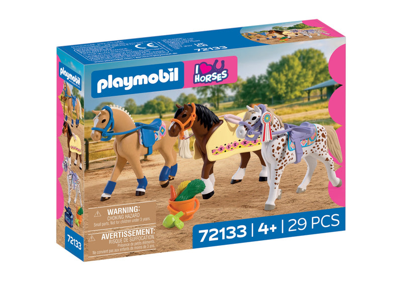 Verpackung von PLAYMOBIL I love horses Drei Sammelpferde 72133 mit Altersangabe 4+ und 29 Teilen