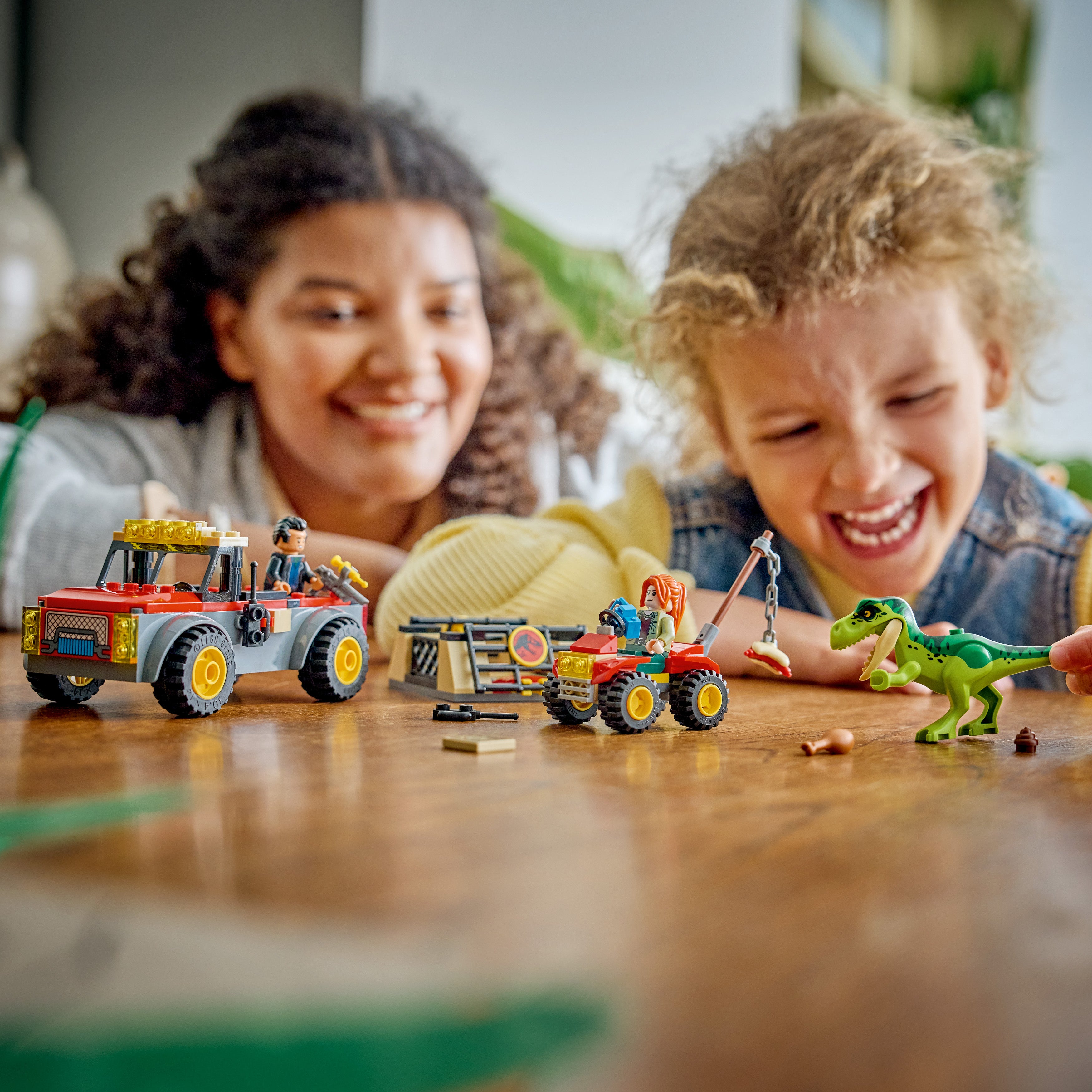 LEGO® Jurassic World 77978 Transporter für den jungen T. rex - Bild 10