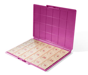 LÜK-Kontrollgerät kompakt pink, geöffnet mit 24 Aufgabenplättchen