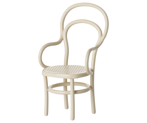Vintage-Stuhl in Off White mit geschwungener Lehne, freigestellt