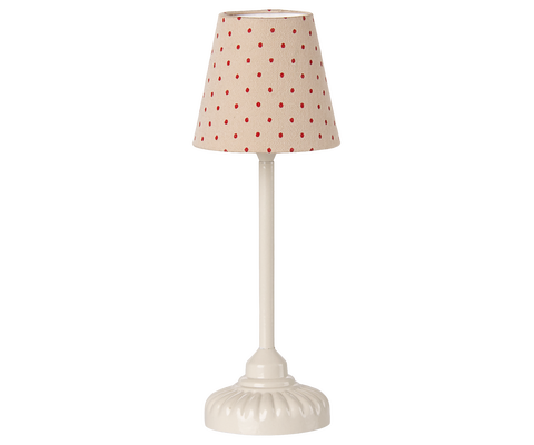 Vintage-Stehlampe in Sand mit gepunktetem Schirm, freigestellt