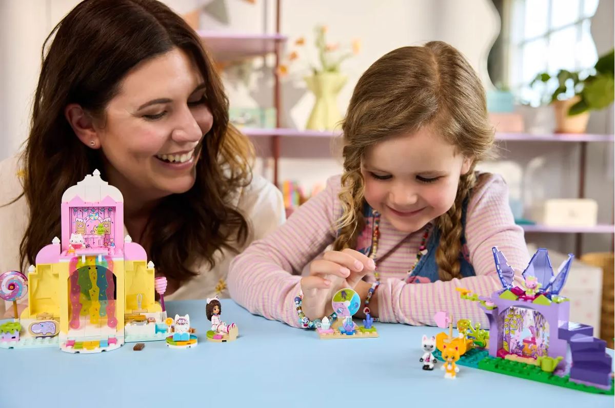 LEGO Gabby's Dollhouse Zuckerguss-Gebirge und Kätzchen-Garten 11205 - Bild 7