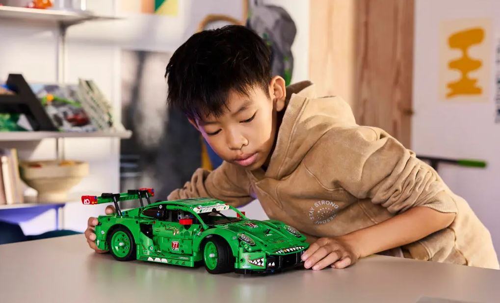 LEGO Technic Porsche 911 GT3 R REXY AO Racing Rennwagen 42224 - Bild 6