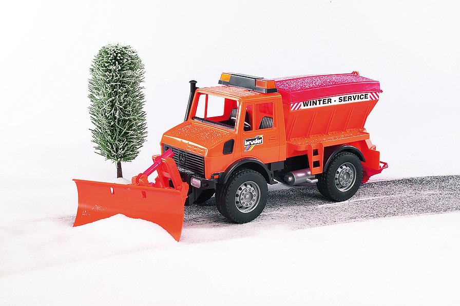 Bruder 02572 MB Unimog Winterdienst mit Räumschild - Bild 2