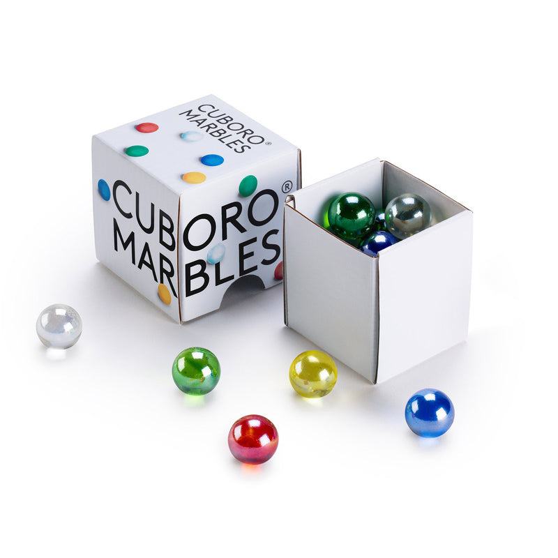 Cuboro Marbles, geöffnete Verpackung mit farbigen Glaskugeln
